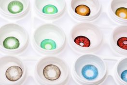 Lentes de colores y fantasía